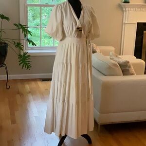 Beautiful off white maxi dress. Only worn once. Great thick cotton. With lining.